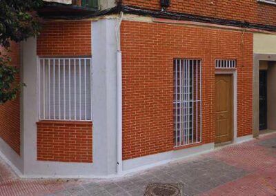 Chapado de fachada con galleteado de ladrillo